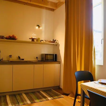 Ξενοδοχείο με διαμερίσματα Nine 4*