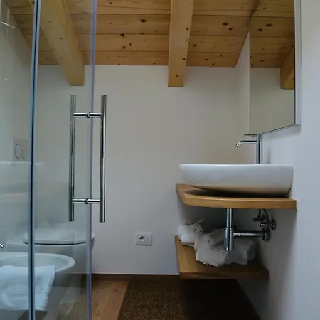 Ξενοδοχείο με διαμερίσματα Nine 4*